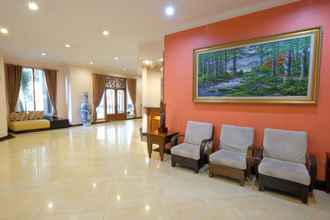 Lobi 4 Diamond Hotel Solo