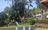 Swimming Pool 4 Villa ChavaMinerva Istana Bunga - Lembang