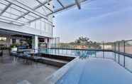 Swimming Pool 2 Whiz Prime Hotel Pajajaran Bogor