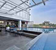 Swimming Pool 2 Whiz Prime Hotel Pajajaran Bogor