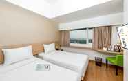 Kamar Tidur 7 Whiz Prime Hotel Pajajaran Bogor