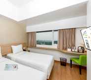 Bedroom 7 Whiz Prime Hotel Pajajaran Bogor