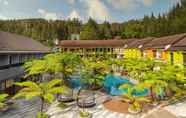 Kolam Renang 3 Mikie Holiday Resort