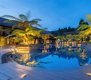 Swimming Pool 2 Mikie Holiday Resort