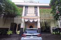 Exterior Nirvana Inn Wahid Hasyim Mitra RedDoorz