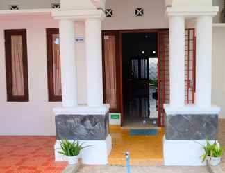 Sảnh chờ 2 Homestay Jogja dekat Taman Pelangi by Simply Homy