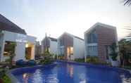 Swimming Pool 4 Syailendra Hotel Syariah Jepara