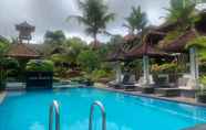 สระว่ายน้ำ 4 Dewa Bharata Bungalow Ubud