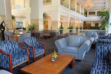 バー、カフェ、およびラウンジ Sintesa Peninsula Hotel Manado