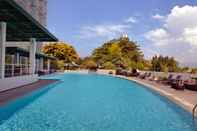 Swimming Pool Sintesa Peninsula Hotel Manado