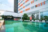 สระว่ายน้ำ HARRIS Hotel Batam Center