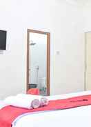 null RedDoorz near Sultan Hasanuddin Airport 2