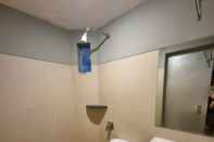 In-room Bathroom Bintang Tiga Guest House