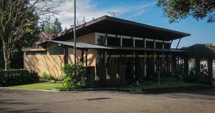 Lobi Puri Setiabudhi Residence Hotel