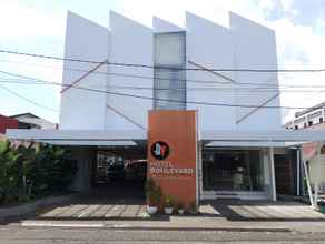 Bangunan 4 Boulevard Hotel