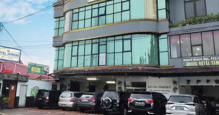 ภายนอกอาคาร Hotel Semeru Bogor