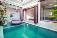 Swimming Pool Ini Vie Villa Legian by Ini Vie Hospitality