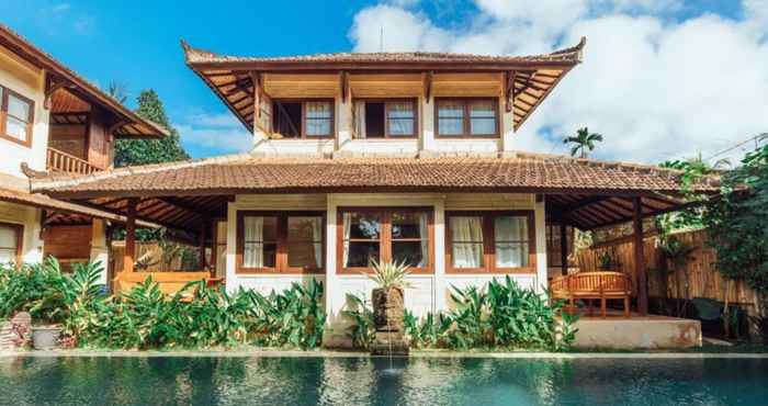 Swimming Pool Munari Resort and Spa Ubud