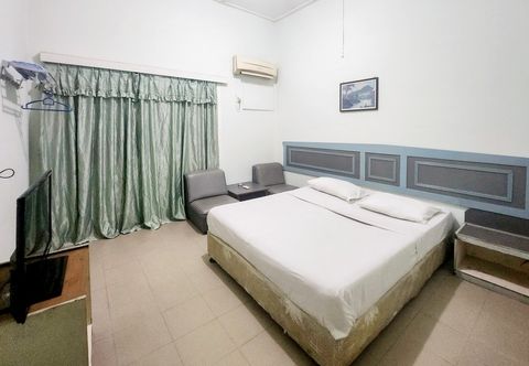 Bedroom RedDoorz Syariah near Pelabuhan Sri Bintan Pura Tanjungpinang