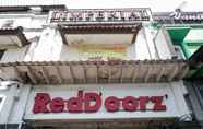 Exterior 4 RedDoorz near WaterBoom Lippo Cikarang