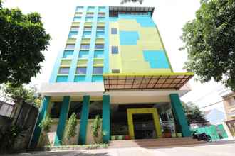 Bên ngoài 4 Hotel Artha Kencana Makassar