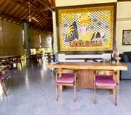 Lobby 3 Ladera Villa Ubud