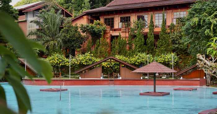 Swimming Pool Jawa Dwipa Heritage Resort & Convention