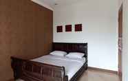 Bedroom 7 De Bukit Dago Villa by HouseinBandung