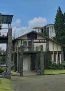 null De Villa Istana Bunga by HouseinBandung