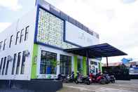 Bangunan Urbanview Hotel Ratu Elok Syariah Banjarbaru by RedDoorz