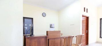 Lobby 2 RedDoorz near Rumah Sakit Condong Catur