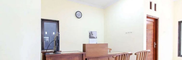 Lobby RedDoorz near Rumah Sakit Condong Catur