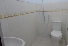 객실 내 욕실 Permata Zamrud Hotel