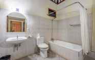 Toilet Kamar 5 Taman Surgawi Resort & Spa