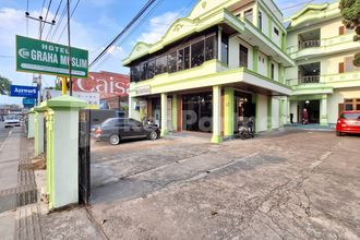 Exterior 4 Hotel Graha Muslim RedPartner