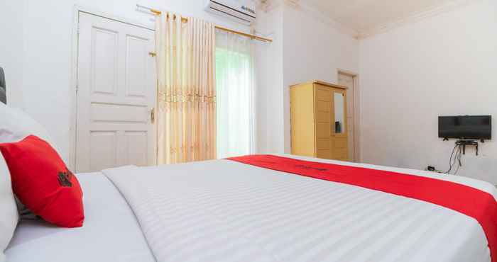 Kamar Tidur RedDoorz Syariah near Plaza Andalas Padang 2