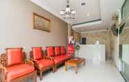 Lobby 2 RedDoorz Syariah near Plaza Andalas Padang 2