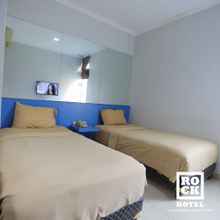 Kamar Tidur 4 Rock Hotel Family