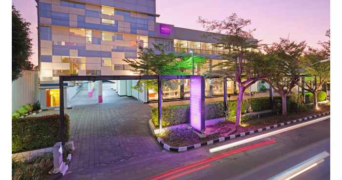 Bên ngoài Quest Hotel Simpang Lima - Semarang by ASTON