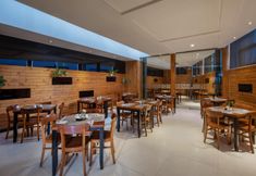 餐厅 6 Hotel Neo Dipatiukur by ASTON