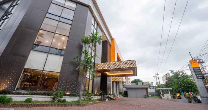 ภายนอกอาคาร Votel Kartika Abadi Hotel Madiun