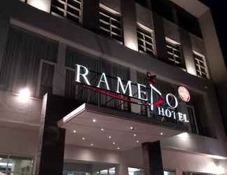 Bên ngoài 2 Ramedo Hotel Makassar