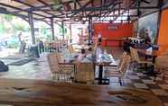 Quầy bar, cafe và phòng lounge 2 Jazz Hotel Palu