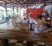 Bar, Cafe and Lounge 2 Jazz Hotel Palu
