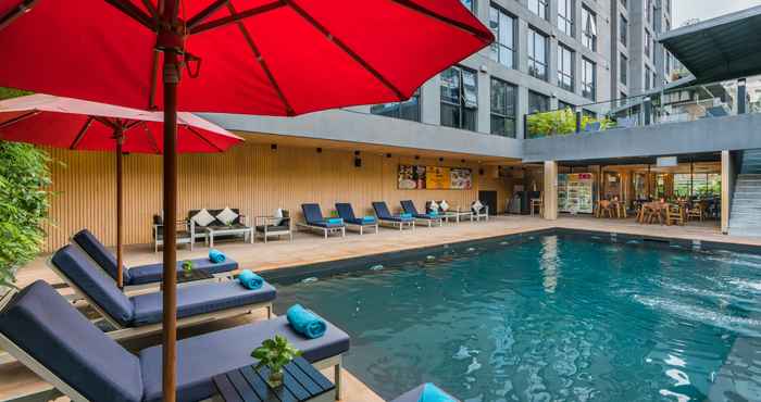 สระว่ายน้ำ Galleria 12 Sukhumvit Bangkok by Compass Hospitality