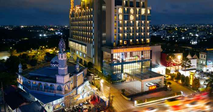 Bên ngoài Platinum Hotel & Convention Hall Balikpapan