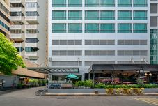 外部的 Adelphi Suites Bangkok