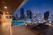 游泳池 Adelphi Suites Bangkok