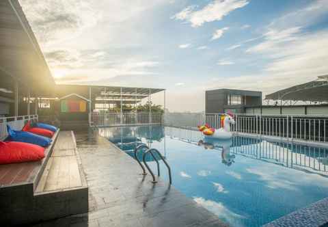 Swimming Pool Grand Tjokro Premiere Bandung