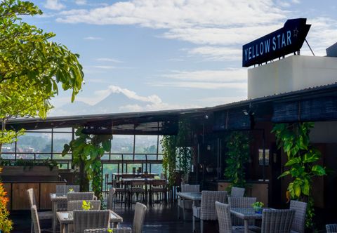 Bar, Kafe, dan Lounge Yellow Star Ambarukmo Hotel